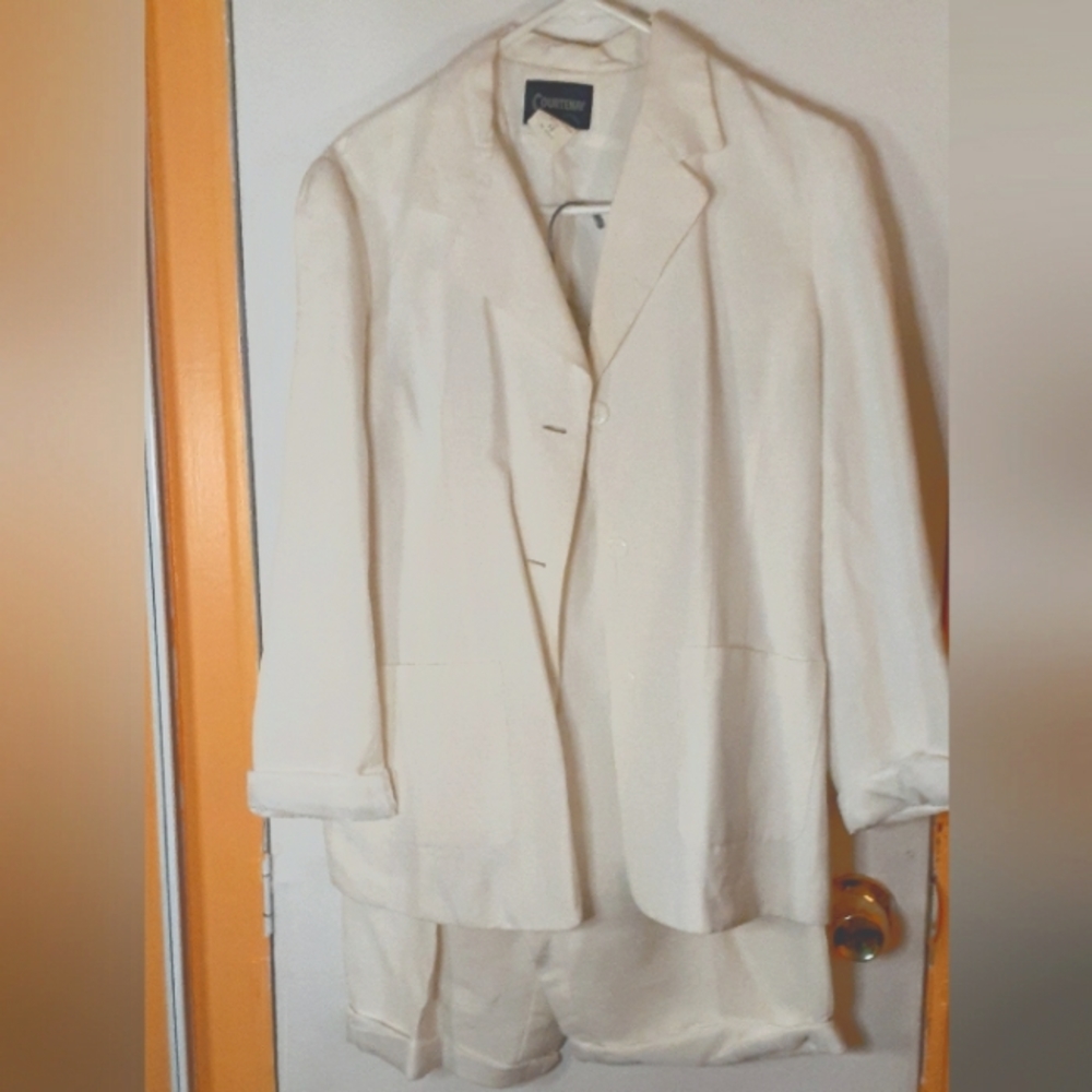 Courtenay white short set size 12